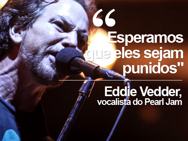 Vocalista Eddie Vedder faz discurso durante show em Minas Gerais  (Foto: Fabio Tito/G1)