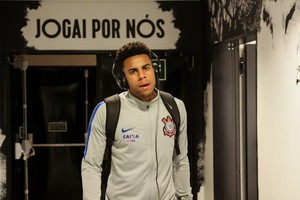 Corinthians oficializa empréstimo do centroavante Gustavo ao Bahia