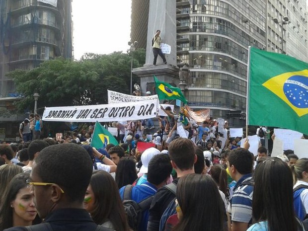 G Em Dia De Protestos Manifestantes Percorrem Diversos Pontos De