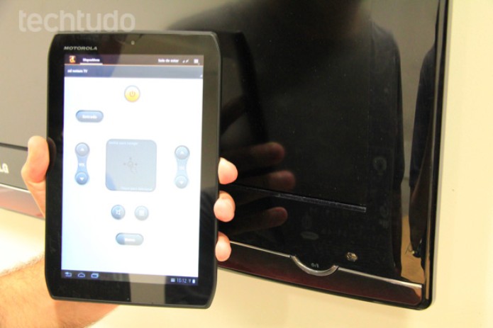 O Motorola Xoom 2 Media Edition pode ser usado como controle remoto, graças ao infravermelho (Foto: Allan Melo/TechTudo) O Motorola Xoom 2 Media Edition pode ser usado como controle remoto, graças ao infravermelho (Foto: Allan Melo/TechTudo)
