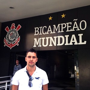 Melhor do mundo, Neto chega ao Corinthians e faz exames médicos