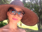 Paula Fernandes dá dicas para se proteger do sol