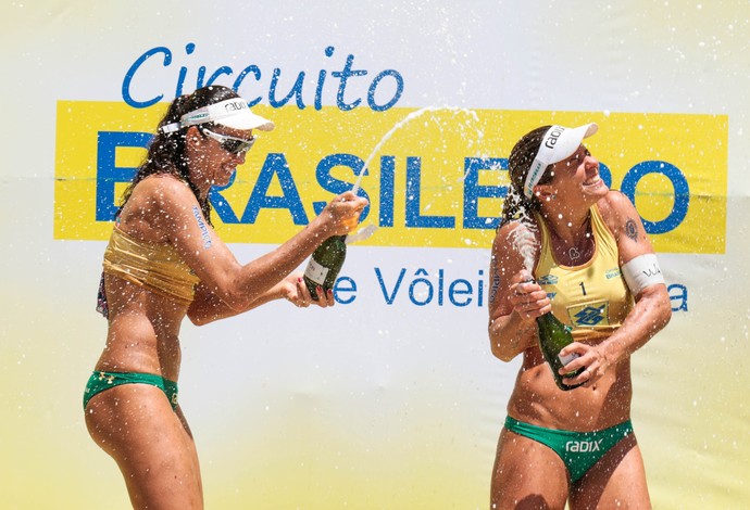 Larissa e Talita campeãs etapa fortaleza vôlei de praia brasileiro (Foto: Matheus Vidal/CBV)