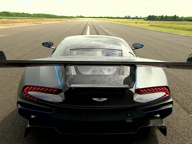 Vulcan, da fabricante Aston Martin, é um dos carros mais caros já fabricados na Grã-Bretanha (Foto: BBC)