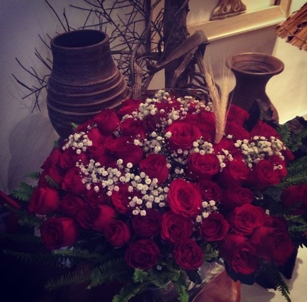 As flores que Monique Evans ganhou (Foto: Reprodução/ Instagram)