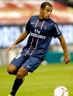 Lucas na partida do PSG contra o Lekhwiya (Foto: Reuters)