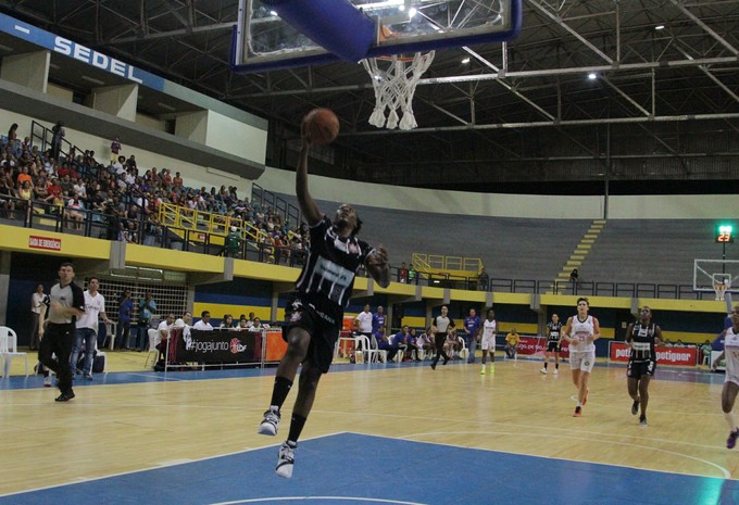 Em jogo vibrante, Corinthians vence Maranhão e permanece líder da LBF