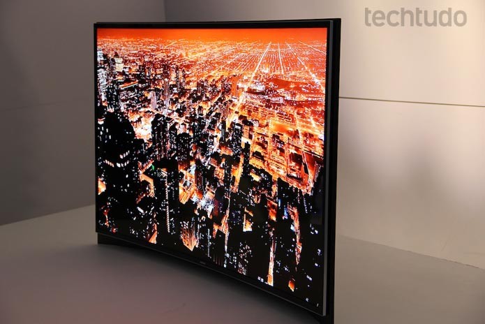 TV OLED curva de 55 polegadas chega com preço salgado ao Brasil: R$ 45 mil (Foto: Fabrício Vitorino/TechTudo)