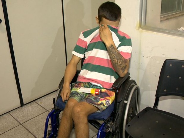 Cadeirante escondia drogas em casa para traficantes (Foto: Reprodução/ TV Gazeta)