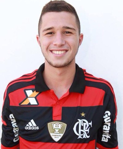 Caio Quiroga renova com o Flamengo (Foto: Divulgação) Caio Quiroga renova com o Flamengo (Foto: Divulgação)