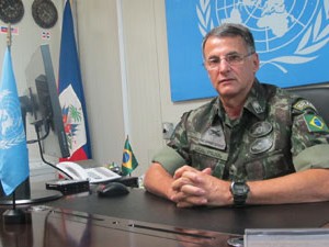 General Pujol, que comanda missão de paz , diz que tropas brasileiras não atuam no tema imigração (Foto: Tahiane Stochero/G1)