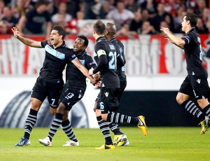 Ederson comemora gol do Lazio contra o Stuttgart (Foto: Reuters)