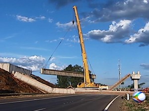 construção obra viaduto uberlândia (Foto: Reprodução/ TV Integração)