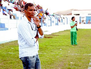 Betão, técnico do Cruzeiro de Itaporanga (Foto: Leonardo Silva / Jornal da Paraíba)