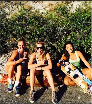 Angela Sousa curte tarde com as amigas (Foto: Reprodução/Instagram)