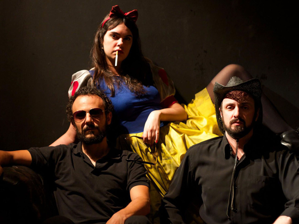 Marcos Gomes, Luna Martinelli e Pablo Perosa em uma das cenas apresentadas (Foto: Lucas Mayor)