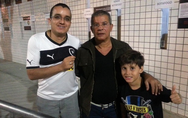 Thiago e Edielson e Erick torcedores Botafogo (Foto: Thales Soares) Thiago e Edielson e Erick torcedores Botafogo (Foto: Thales Soares)