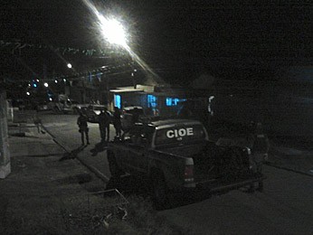 Caso aconteceu na rua onde o casal vivia há um mês em Ouro Preto, Olinda (Foto: Marcelo Barreto/TV Globo)