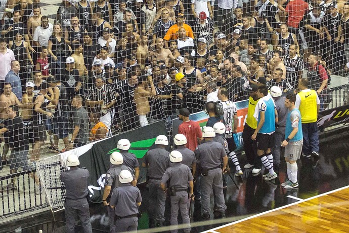 Após multa por confusão, cartola do futsal do Timão diz: 