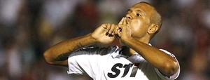 Em partida de viradas, São Paulo vence Azulão e é o novo vice-líder (Rubens Chiri / saopaulofc.net)