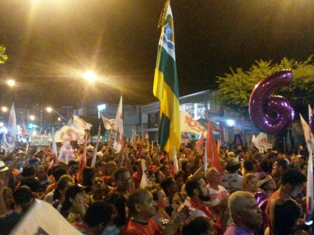 ARACAJU (SE): Festa da vitória ocupou os dois sentidos da Av. Barão de Maruim (Foto: Tássio Andrade/G1) ARACAJU (SE): Festa da vitória ocupou os dois sentidos da Av. Barão de Maruim (Foto: Tássio Andrade/G1)