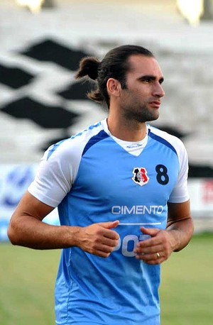 Léo Gamalho treina no Arruda (Foto: Aldo Carneiro / Pernambuco Press)
