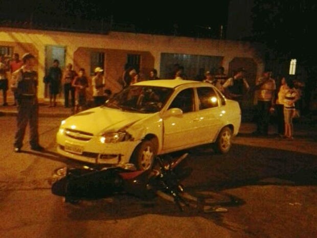 Criana de dois anos, que estava na garupa da moto, morreu aps acidente em Cuiab. (Foto: Divulgao/3 BPM)