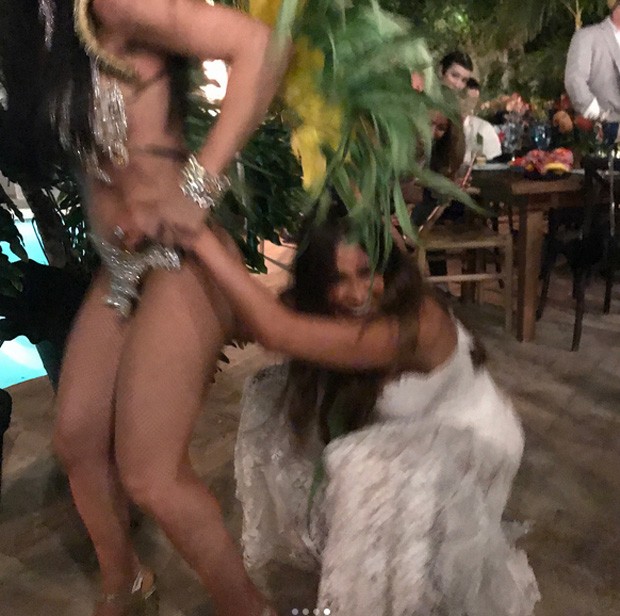 Sofia Vergara e dançarina (Foto: Reprodução / Instagram)