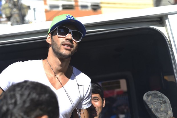 Gusttavo Limachegando no trio (Foto: Dilson Silva e Andre Muzzel/ Ag. News)