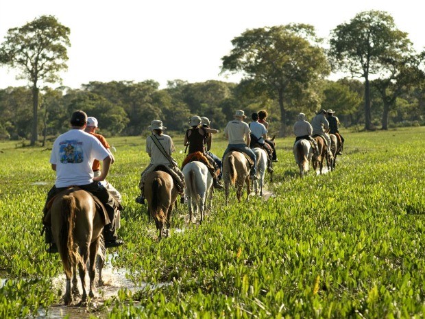 Uma das opções da pousada Piuval são os passeios a cavalo e de barco. (Foto: Marcos Vergueiro/Secom-MT)