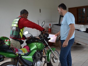 G1 Vistoria avalia condições de veículos usados por mototaxistas de