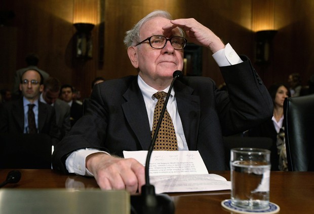 Warren Buffett, um dos investidores mais bem sucedidos de todos os tempos, esconde detalhes a respeito de quem ficará com seu cargo (Foto: Alex Wong/Getty Images)