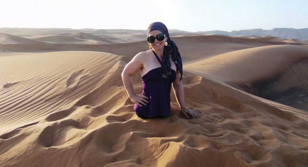 Jennifer Bricker participa de espetáculos de acrobacias aéreas e fascina as plateias com sua técnica  (Foto: Jennifer Bricker/ BBC)