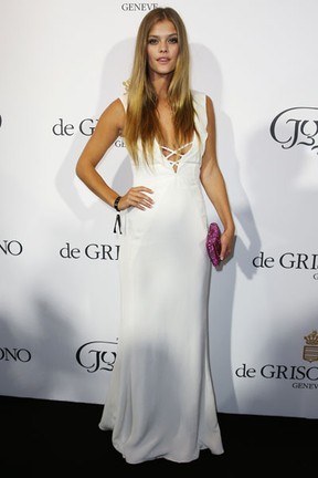 Nina Agdal em festa em Cannes, na França (Foto: Jean Christophe Magnenet/ AFP)