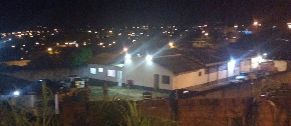 Segurança na delegacia de Arapoti foi reforçada durante toda a noite; polícia não informa sobre fugas (Foto: Bruna Pauluk Ramos/Arquivo Pessoal)
