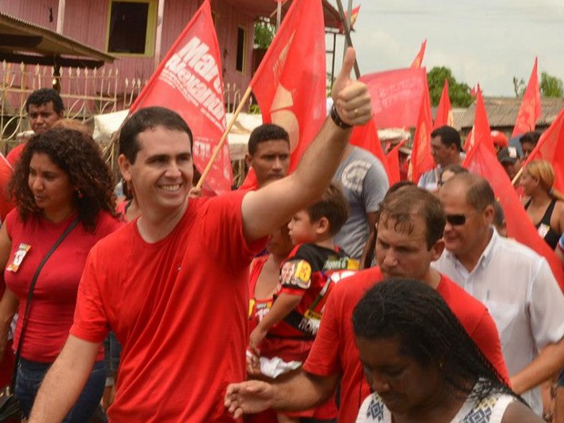 O prefeito eleito de Rio Branco (AC), Marcus Alexandre (PT), em caminhada de campanha para o segundo turno (Foto: Divulgação)