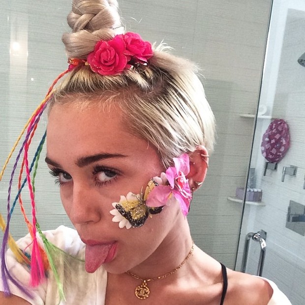 Miley Cyrus faz careta para foto (Foto: Instagram/ Reprodução)
