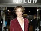 De adolescente desajustado a galã teen: veja o evolução do estilo de Robert Pattinson