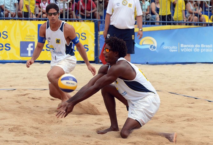 Álvaro Filho e Thiago são vice-campeões da etapa de Belo Horizonte do Circuito Brasileiro de vôlei de praia (Foto: Mauricio Kaye / CBV)