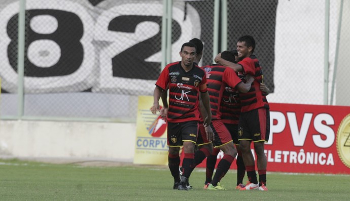 Guaraju quase surpreende Alvinegro quando virou a partida no segundo tempo (Foto: Lucas de Menezes/ Agência Diário)