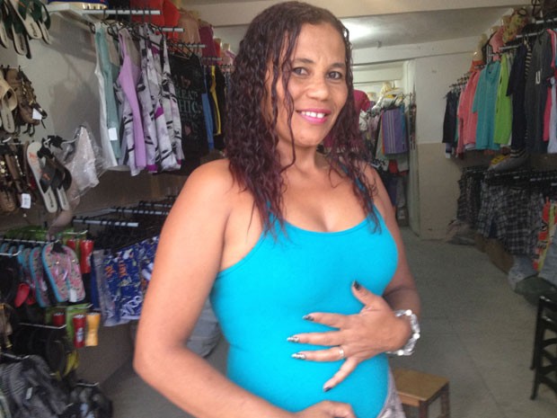 Rosimeire Silva, de 35 anos, é filha de uma das ganhadoras da Mega (Foto: Henrique Mendes / G1)