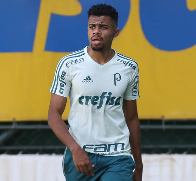 Quase cozinheiro e mais marcador: um novo Lucas Taylor retorna ao Palmeiras