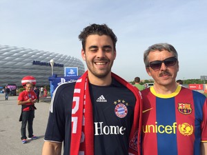 Michael e o pai Dirigl Xaver Arena de Munique Bayern x Barcelona (Foto: Cassio Barco/GloboEsporte.com)