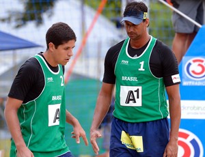Álvaro Filho e Ricardo vôlei de praia (Foto: Divulgação / FIVB)