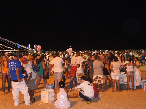 De acordo com a Federação dos Cultos Afro-brasileiros da Paraíba, pelo menos 100 mil pessoas participaram da Festa de Iemanjá (Foto: Jorge Machado/G1)