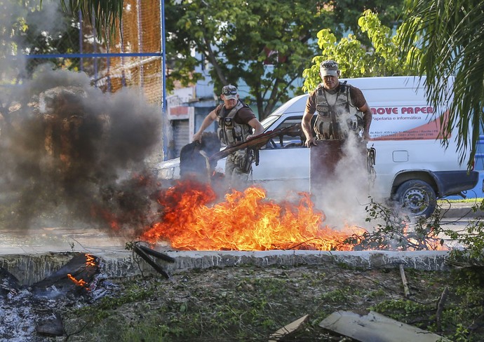 greve polícia militar pernambuco recife (Foto: Carlos Ezequiel Vannoni / Agência JCM/Foto Arena)