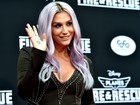 Kesha usa pretinho decotado em première de filme nos Estados Unidos