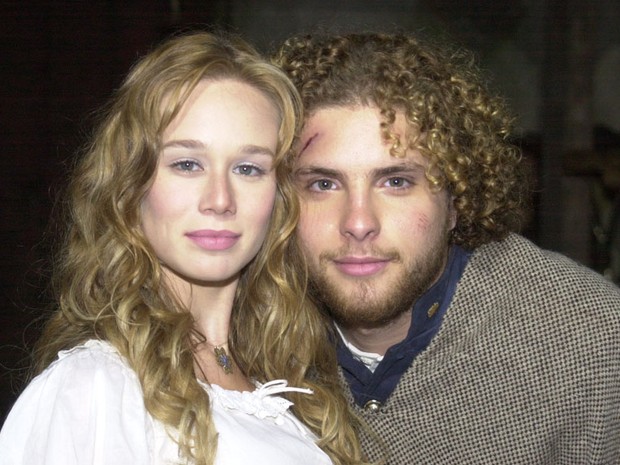 Rosário (Mariana Ximenes) e o Capitão Estêvão (Thiago Fragoso) (Foto: CEDOC/TV Globo)