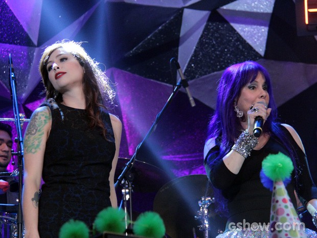 Pitty e Baby do Brasil dividem o palco pela primeira vez no Altas Horas (Foto: TV Globo/Altas Horas) Pitty e Baby do Brasil dividem o palco pela primeira vez no Altas Horas (Foto: TV Globo/Altas Horas)