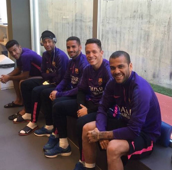 Neymar posta foto com brasileiros do Barça (Foto: Reprodução/Instagram)